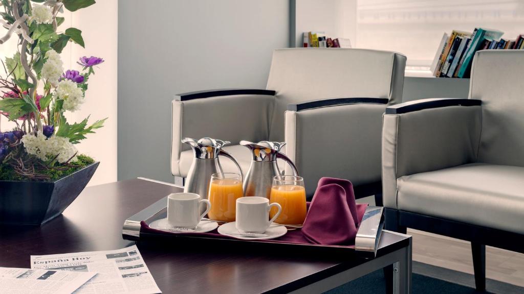 Hotel Crowne Plaza Madrid Airport - Resim 9