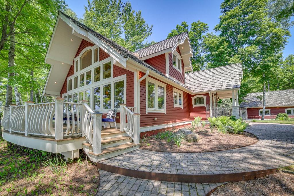 Lakefront Michigan Retreat w/ Private Dock, Channing (updated prices)