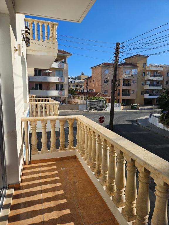 Balkón nebo terasa v ubytování ROOMS by Emmelia Group