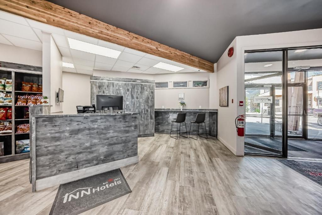 Vstupní hala nebo recepce v ubytování Invermere Inn & Suites