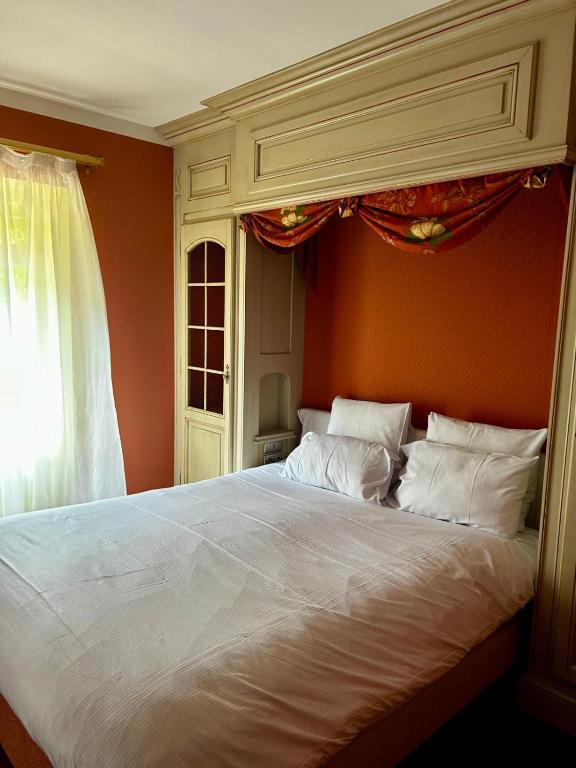 Postel nebo postele na pokoji v ubytování Hôtel le Manoir du Soldat