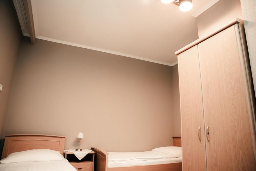 Angelis Pension Frankfurt Airport - Budget Double Or Twin Room
