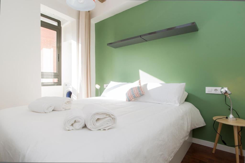 Apartments Barcelona Sagrada - Apartment With Balcony