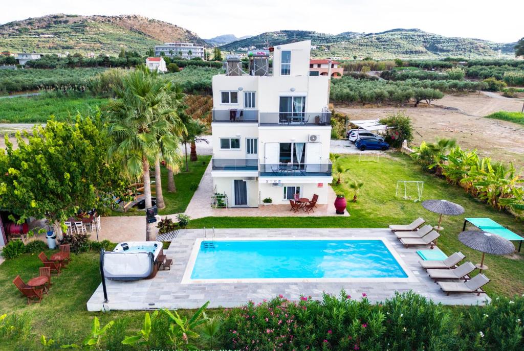 Bazén v ubytovaní Martimi Apartments - 200M from Drapanias Beach - Pool - Hot Tub - Sauna - BBQ alebo v jeho blízkosti