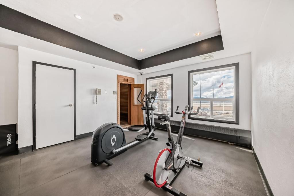 Fitness centrum a/nebo fitness zařízení v ubytování Grande Cache Inn & Suites