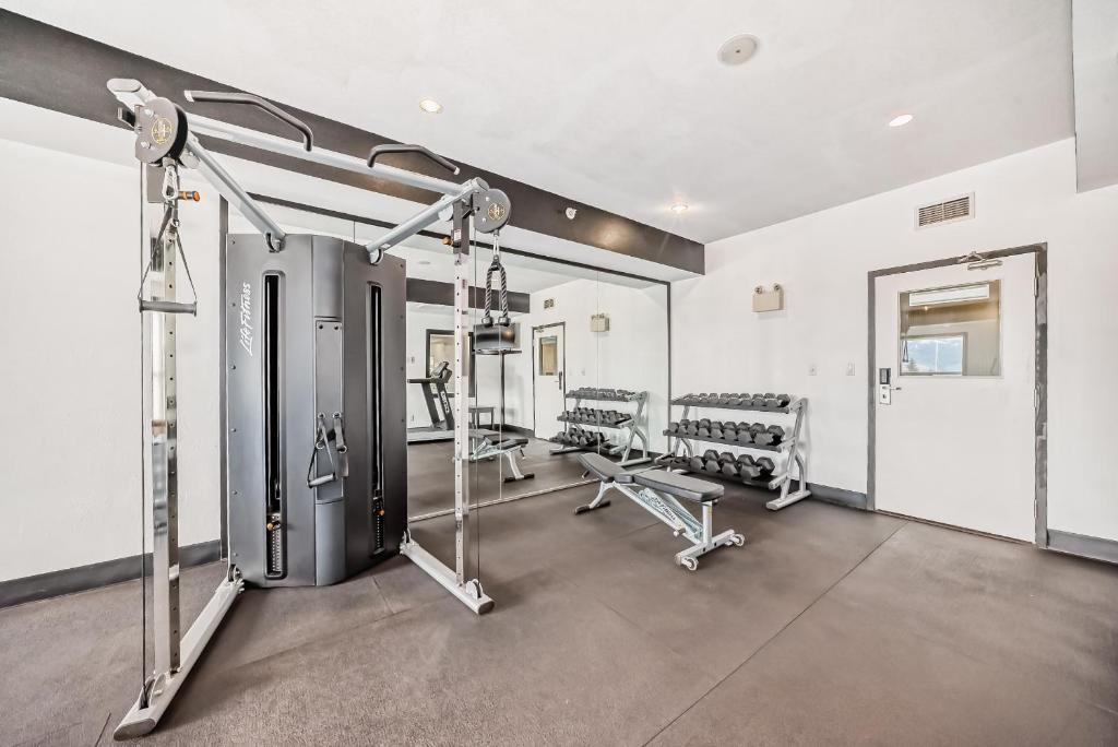 Fitness centrum a/nebo fitness zařízení v ubytování Grande Cache Inn & Suites