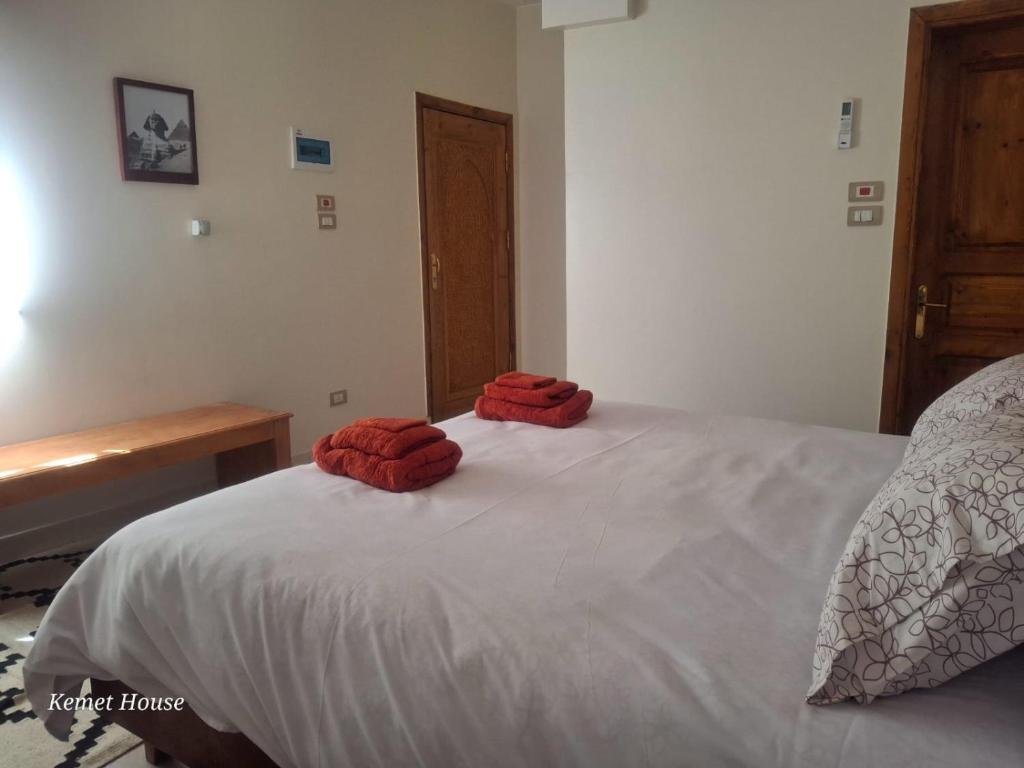 Postel nebo postele na pokoji v ubytování Kemet House