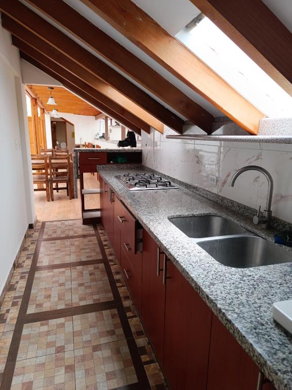 Kuchyň nebo kuchyňský kout v ubytování Quito Basecamp - Adventure Hostel