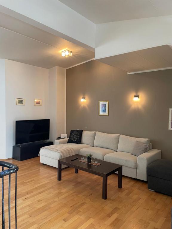 Foto 1 de Penthouse on the main street, town center Akureyri