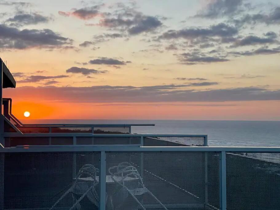- une vue sur le coucher du soleil depuis un bateau de croisière dans l'établissement Sea View Wonder - Playa Jobos 2, à Isabela