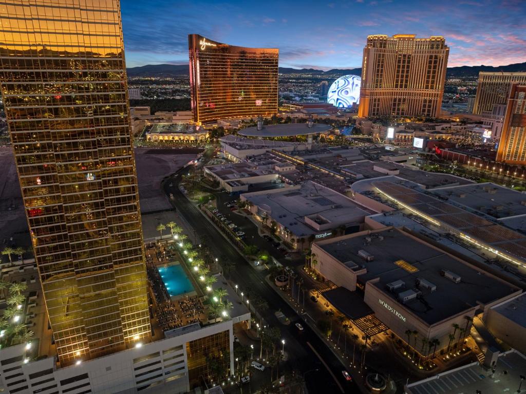 Nespecifikovaný výhled na destinaci Las Vegas nebo výhled na město při pohledu z aparthotelu