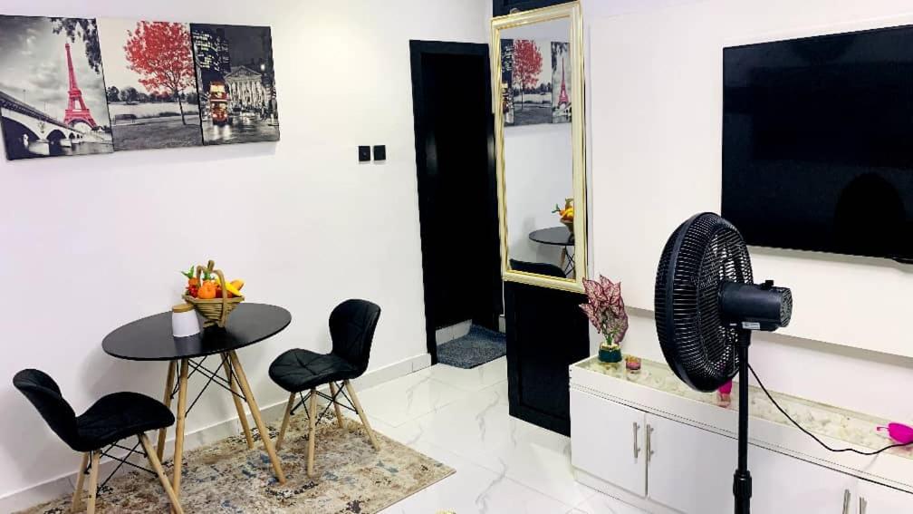 Kuchyň nebo kuchyňský kout v ubytování WHITEFIELD LUXURY APARTMENT
