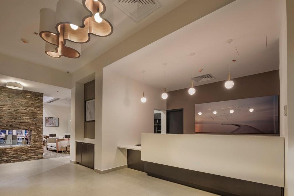 TV a/nebo společenská místnost v ubytování Staybridge Suites - Irapuato by IHG
