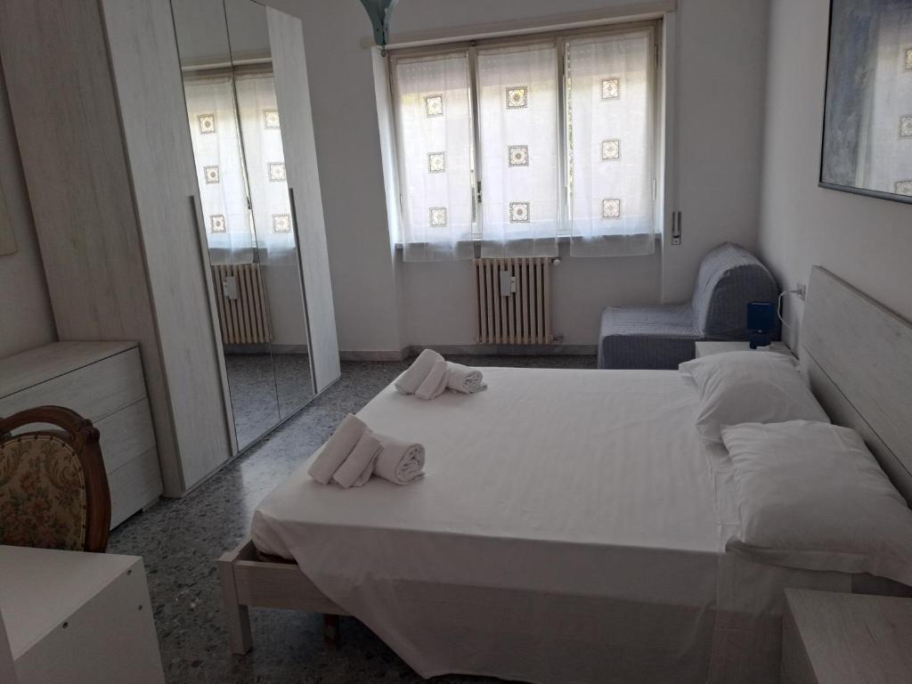Postel nebo postele na pokoji v ubytování Gold Sunshine srls Guest House o Affittacamere