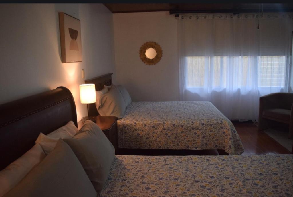 Postel nebo postele na pokoji v ubytování Acogedora y amplia habitación en La Tropicana