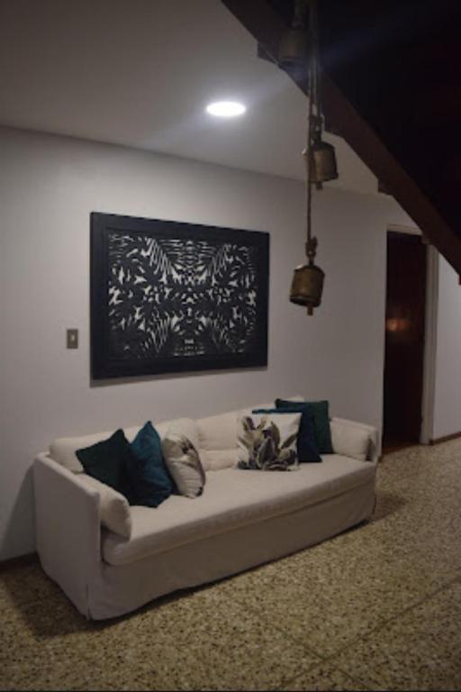 Posezení v ubytování Acogedora y amplia habitación en La Tropicana