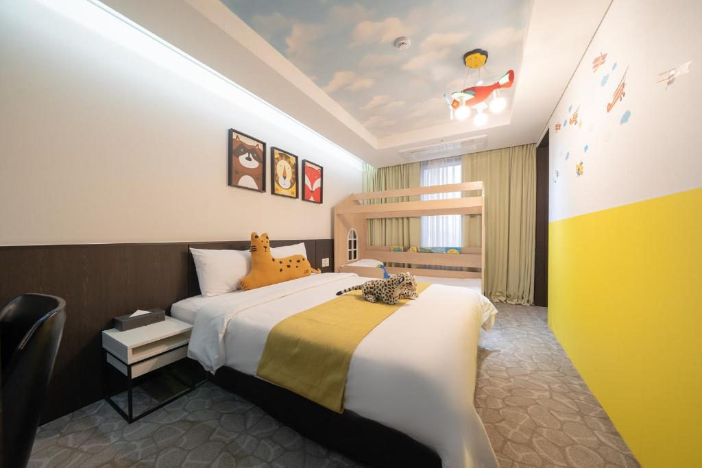 Postel nebo postele na pokoji v ubytování Ramada by Wyndham Yongin