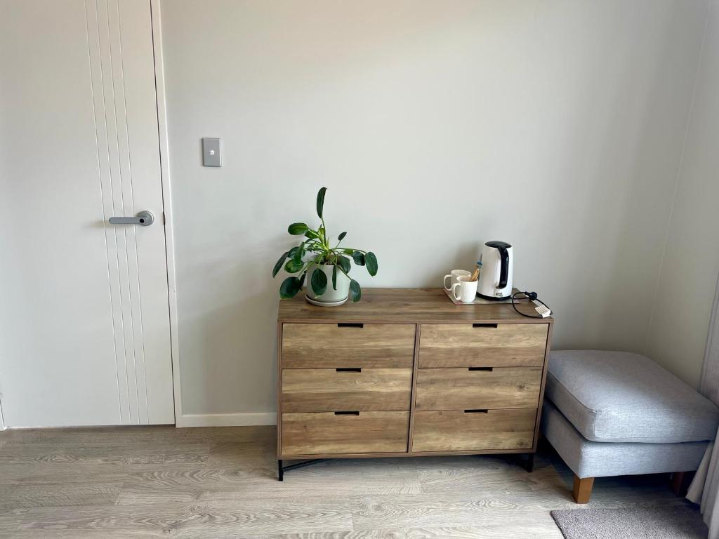 Fotografie z fotogalerie ubytování Scott point private entry flat offers the entire living room, bedroom and ensuite, parking available v Aucklandu