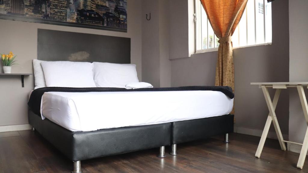 Postel nebo postele na pokoji v ubytování Hotel Simón Plaza