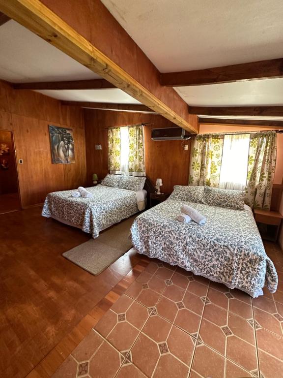 Postel nebo postele na pokoji v ubytování Hare Henua Bed & Breakfast