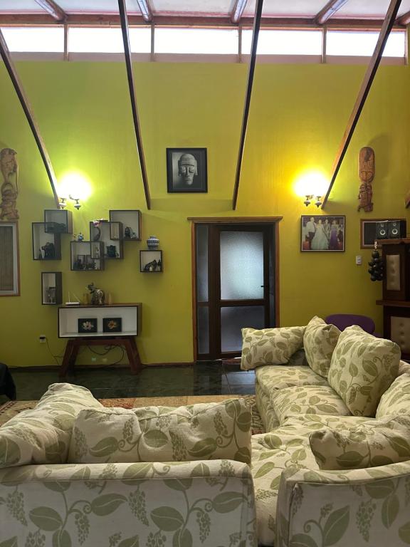 TV a/nebo společenská místnost v ubytování Hare Henua Bed & Breakfast