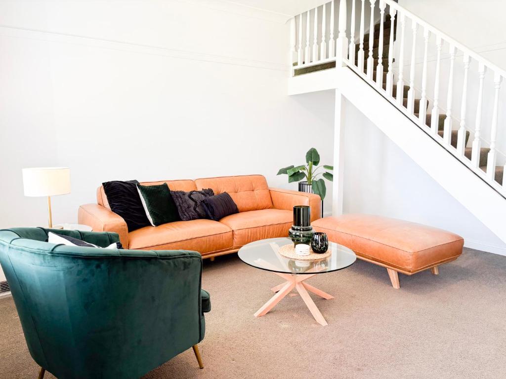 Χώρος καθιστικού στο The Travers Townhouse - Central Comfort