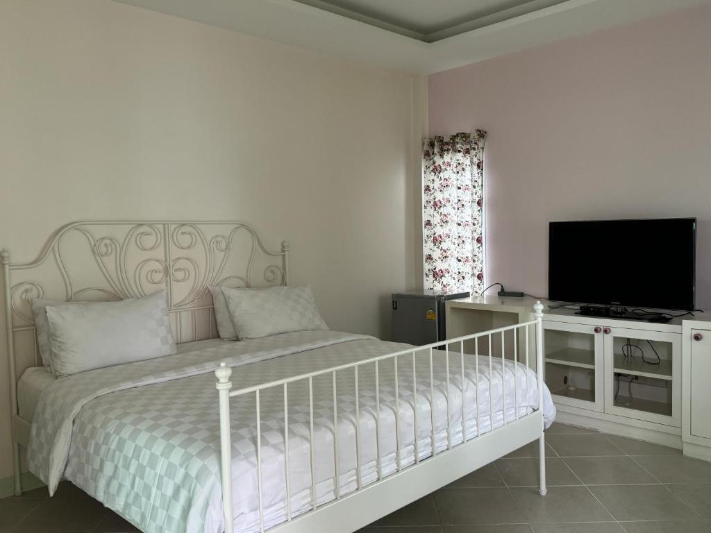 Postel nebo postele na pokoji v ubytování Pailin Pool Villa,HuaHin