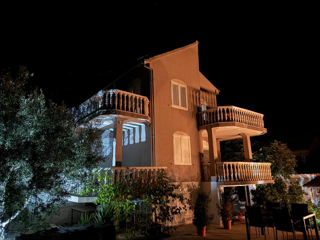 Budova, v ktorej sa apartmán nachádza