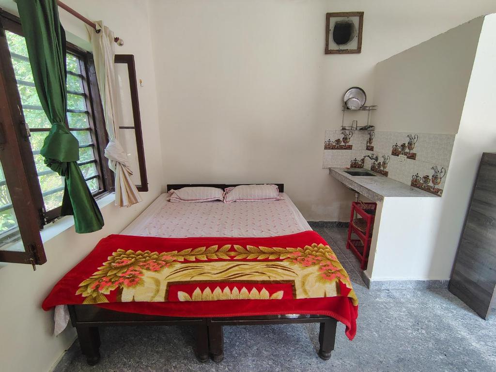 Postel nebo postele na pokoji v ubytování Vishranti homestay