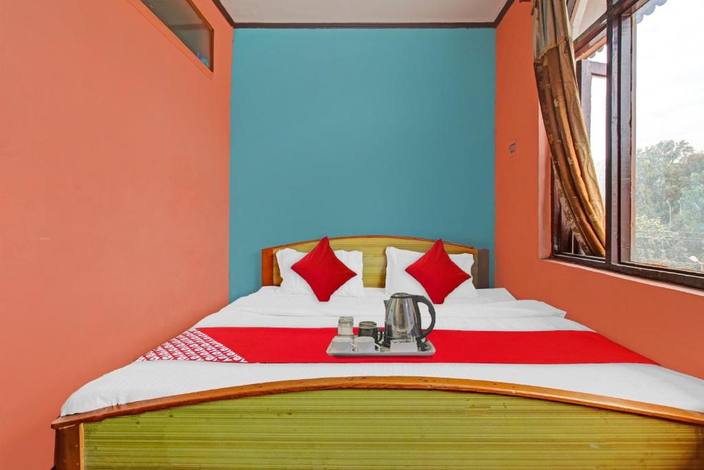 Postel nebo postele na pokoji v ubytování Hotel O Hunter's & Cafe