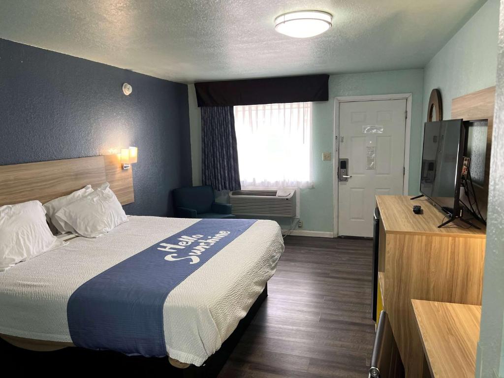 Days Inn by Wyndham Pratt - King Room - No Fumadores