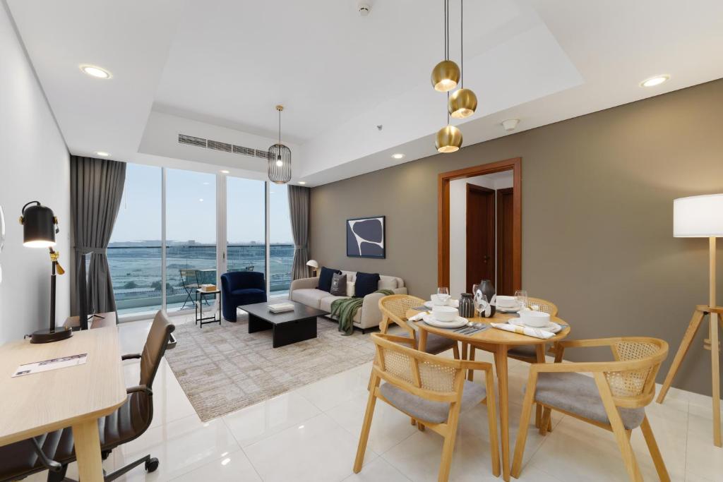 Maison Privee - Modern Business Bay Retreat with Dubai Canal Views