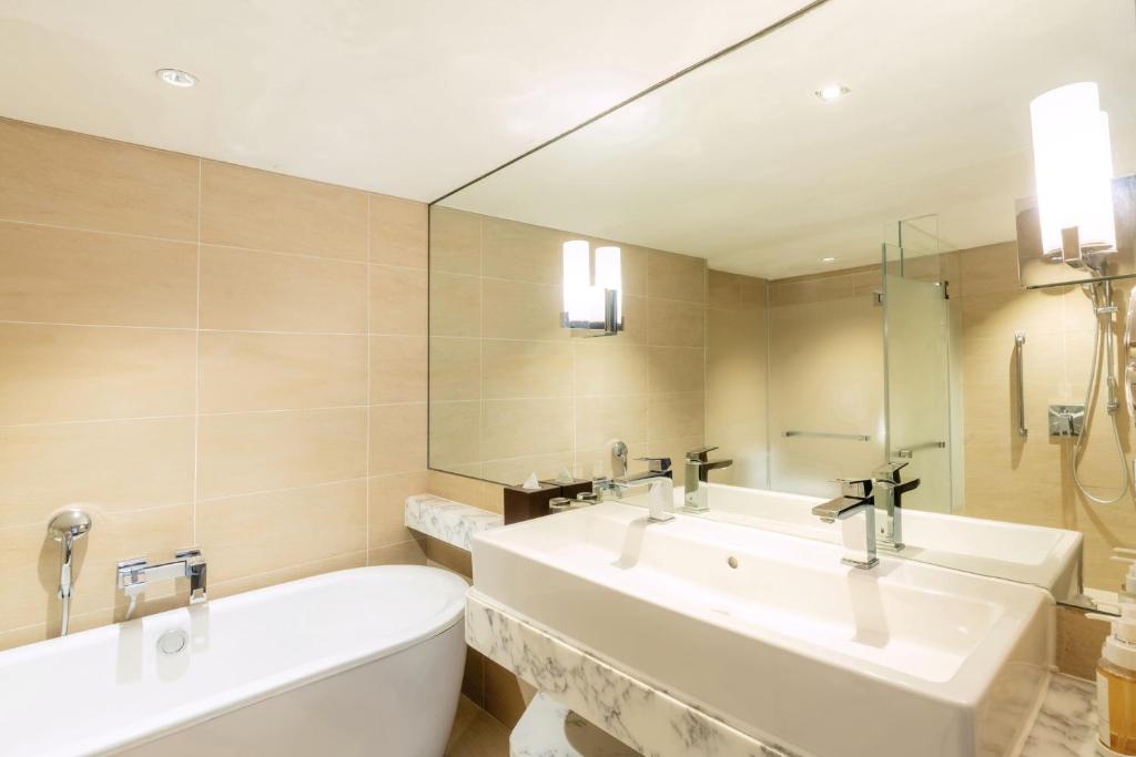 Bagno di Holiday Inn Golden Mile by IHG