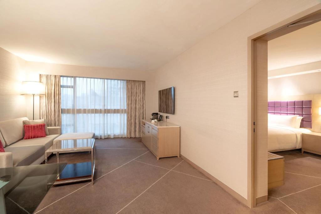 Letto o letti in una camera di Holiday Inn Golden Mile by IHG