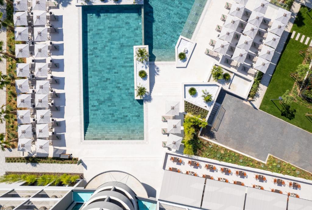 Bazén v ubytování Molum Hotel & Residences nebo v jeho okolí
