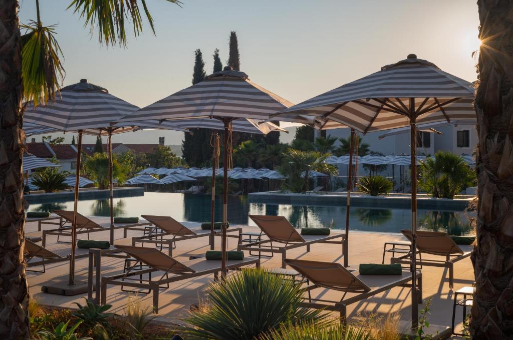 Bazén v ubytování Molum Hotel & Residences nebo v jeho okolí