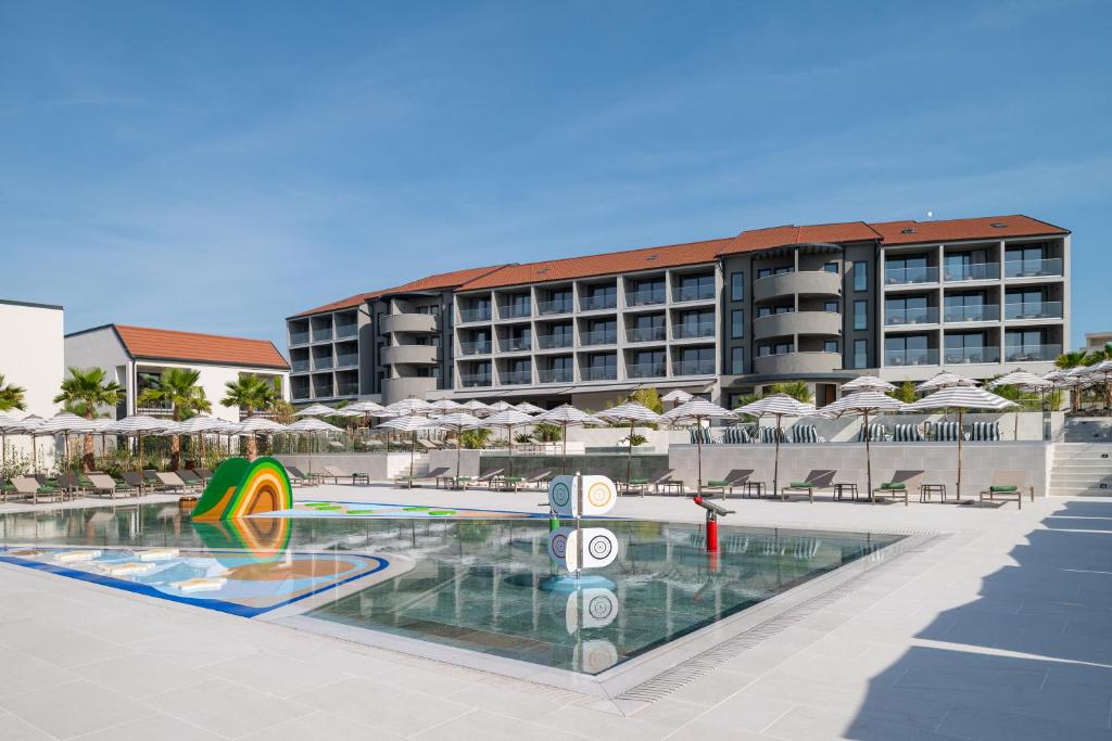 Bazén v ubytování Molum Hotel & Residences nebo v jeho okolí