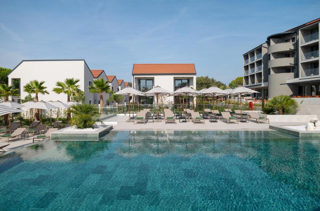 Bazén v ubytování Molum Hotel & Residences nebo v jeho okolí