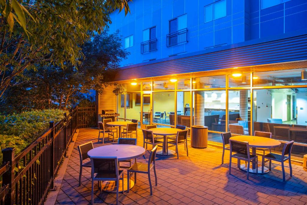 Restaurace v ubytování Barker Suites Southport