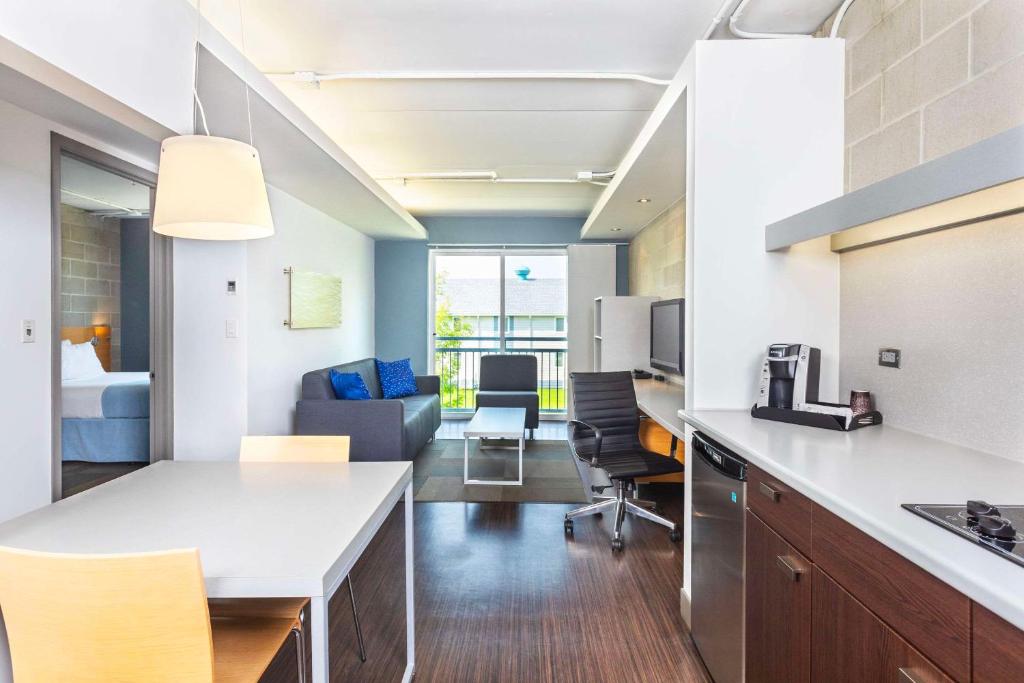 Kuchyň nebo kuchyňský kout v ubytování Barker Suites Southport