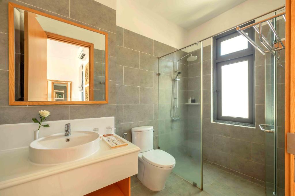 Koupelna v ubytování Trân Châu Beach & Resort