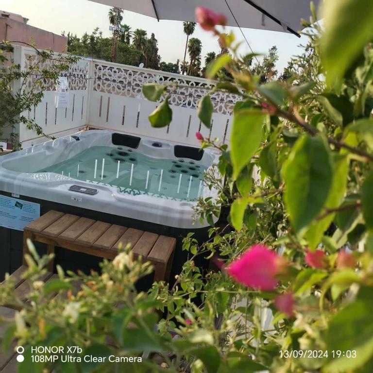 Bazén v ubytování RIAD & SPA SOUS LE SOLEIL chez Jerome & Pamela Suite Essaouira nebo v jeho okolí