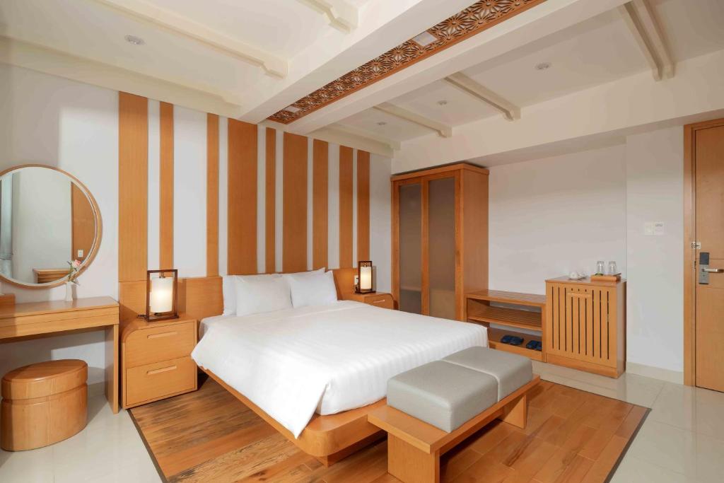 Postel nebo postele na pokoji v ubytování Trân Châu Beach & Resort