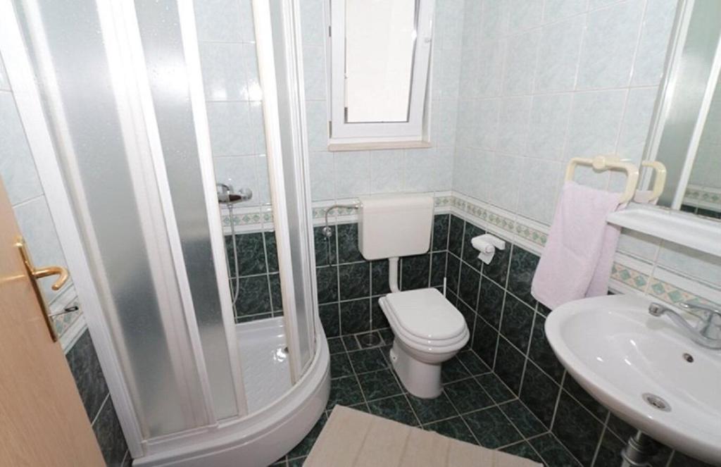 Koupelna v ubytování Apartments JoviZe
