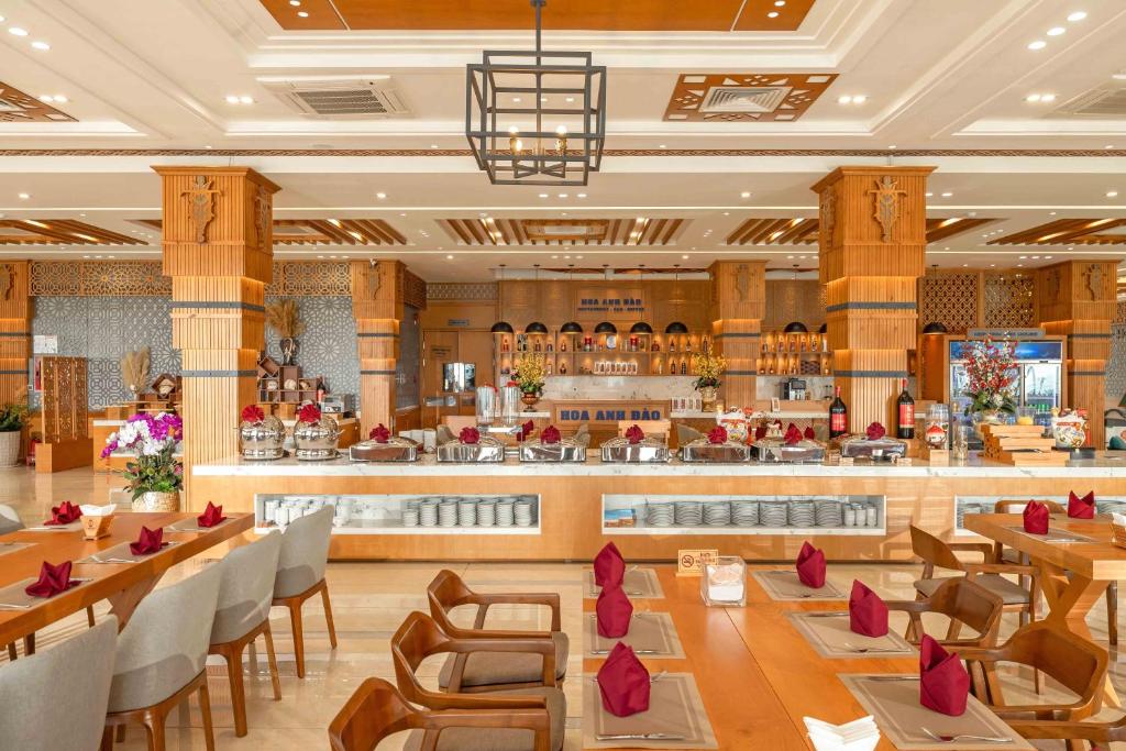 Restaurace v ubytování Trân Châu Beach & Resort