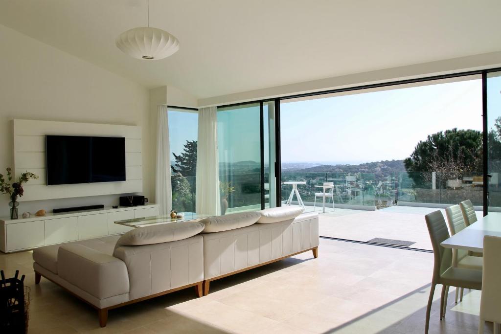 TV a/nebo společenská místnost v ubytování Villa la Dolça by Rent Costa Brava