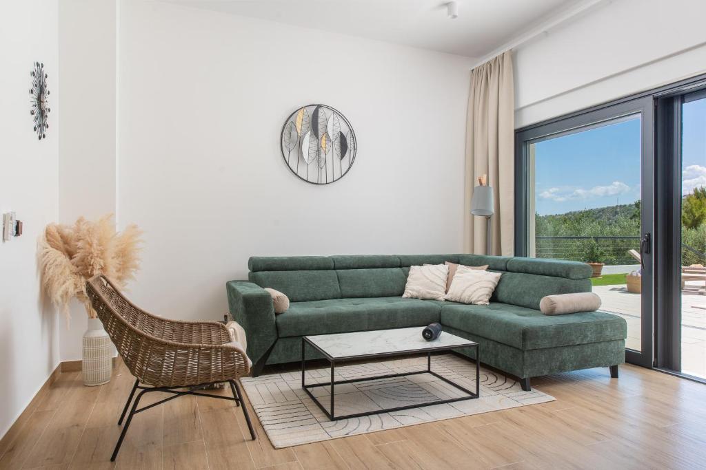 Posezení v ubytování NEW! Modern Villa Nacle with heated Pool