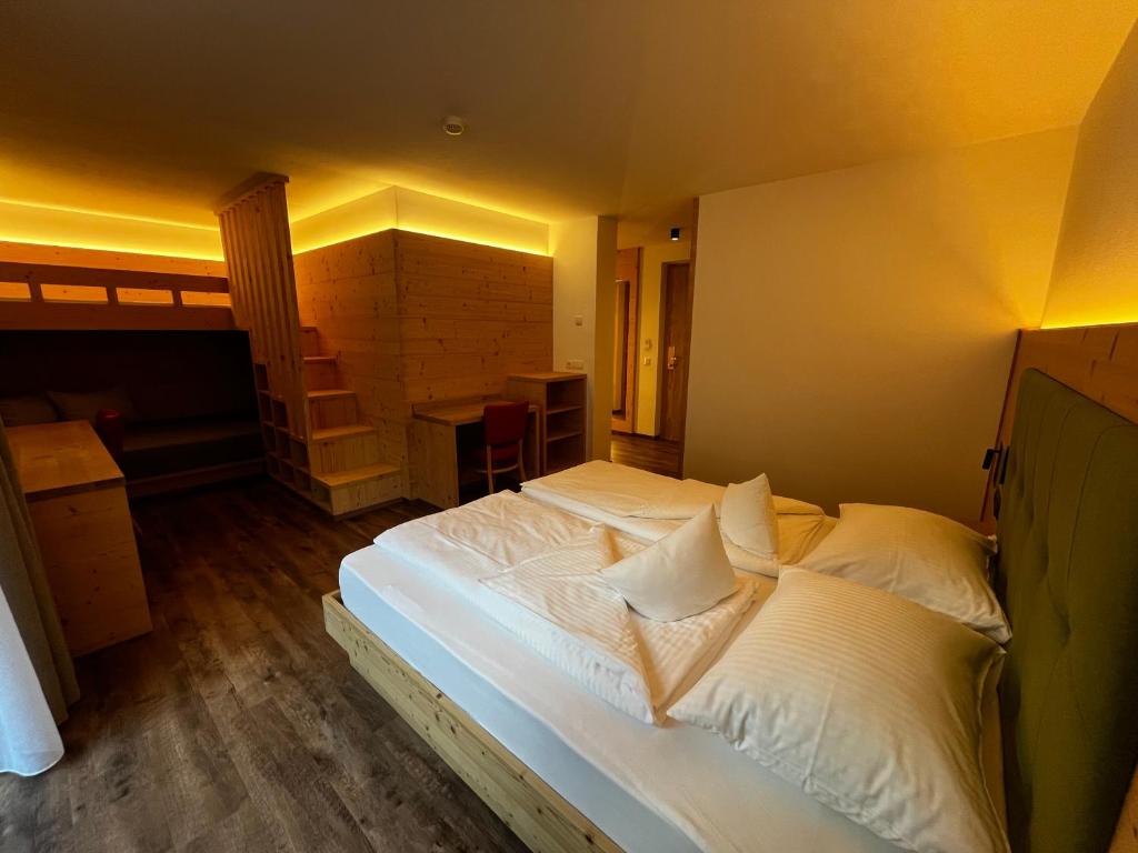 Postel nebo postele na pokoji v ubytování Hotel Mirabel