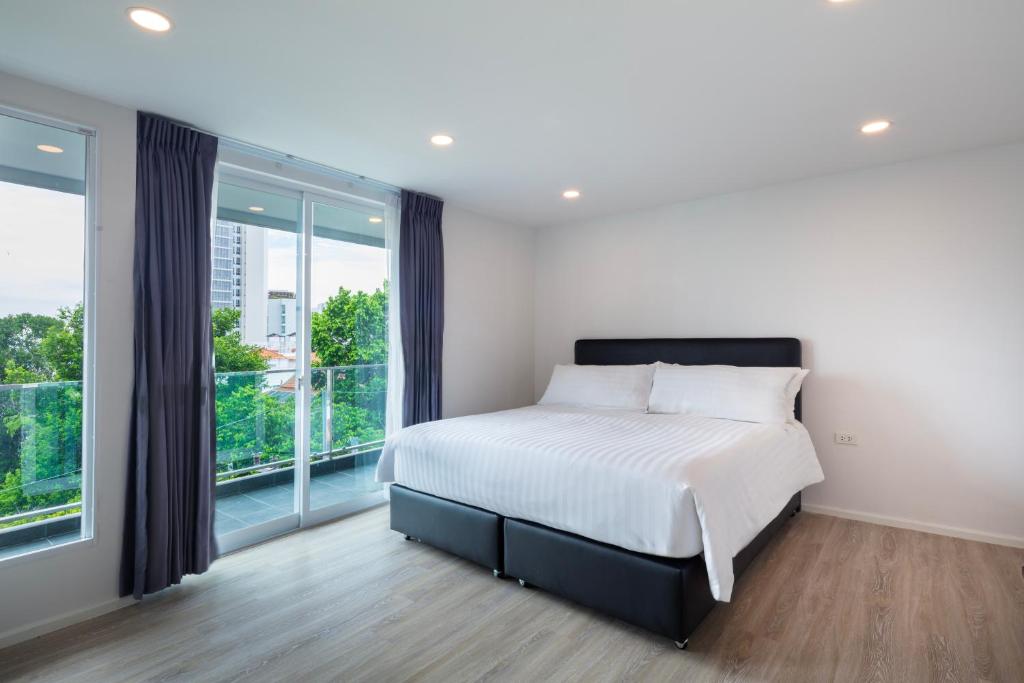 
King Suite with Balcony
