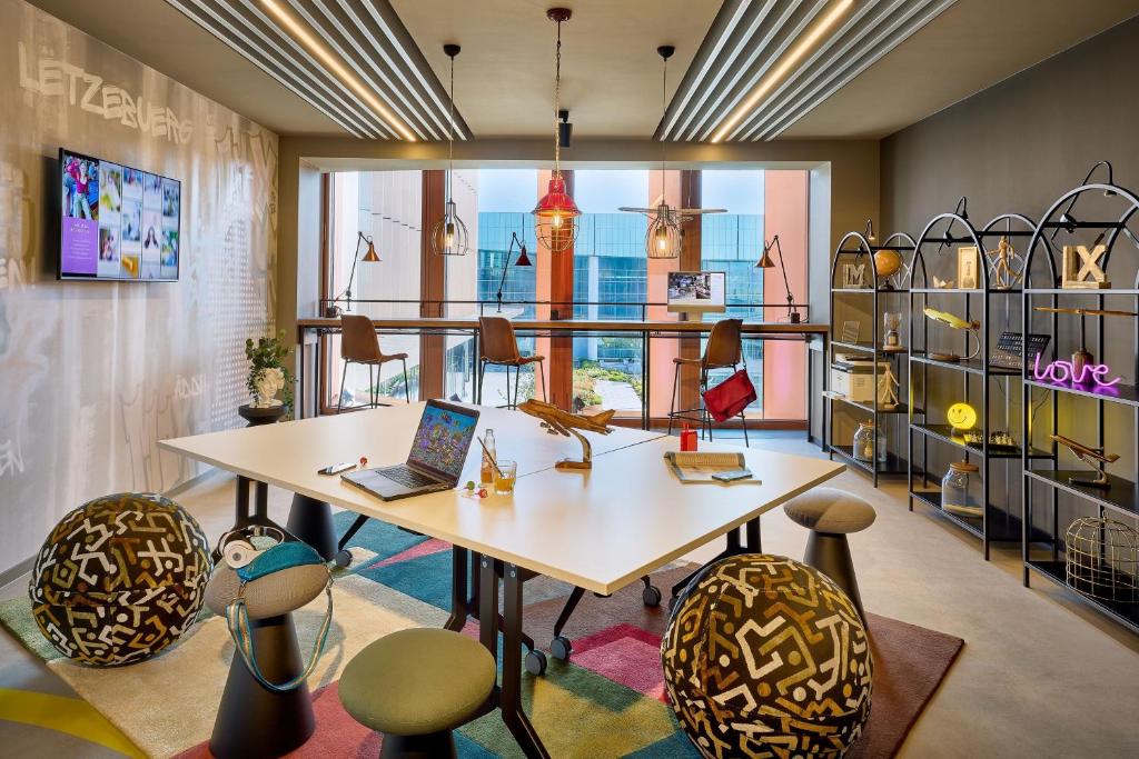 Moxy Luxembourg Airport - Resim 38